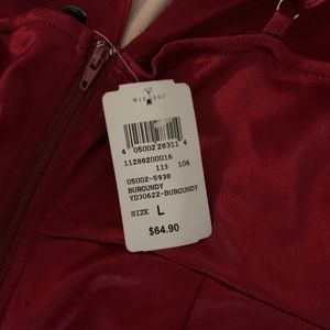 Never worn. Perfect condition. Still has tags.